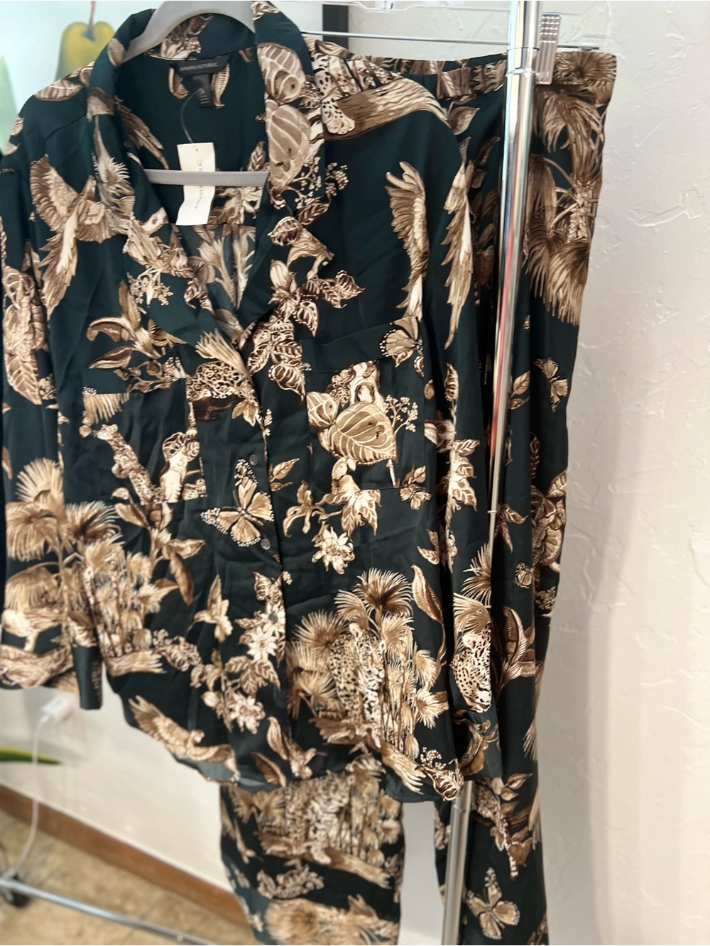 NWT Banana Republic -Green and Gold Tropical Print Button-Up Set